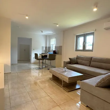 Pantelis Corfu إيبسوس